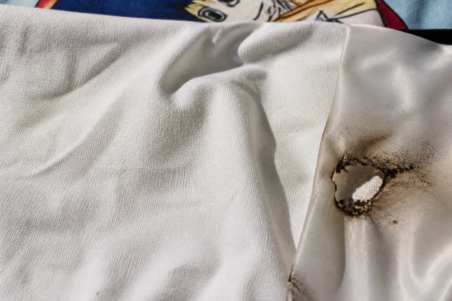 Linge de lit manga : pourquoi éviter le 100% polyester