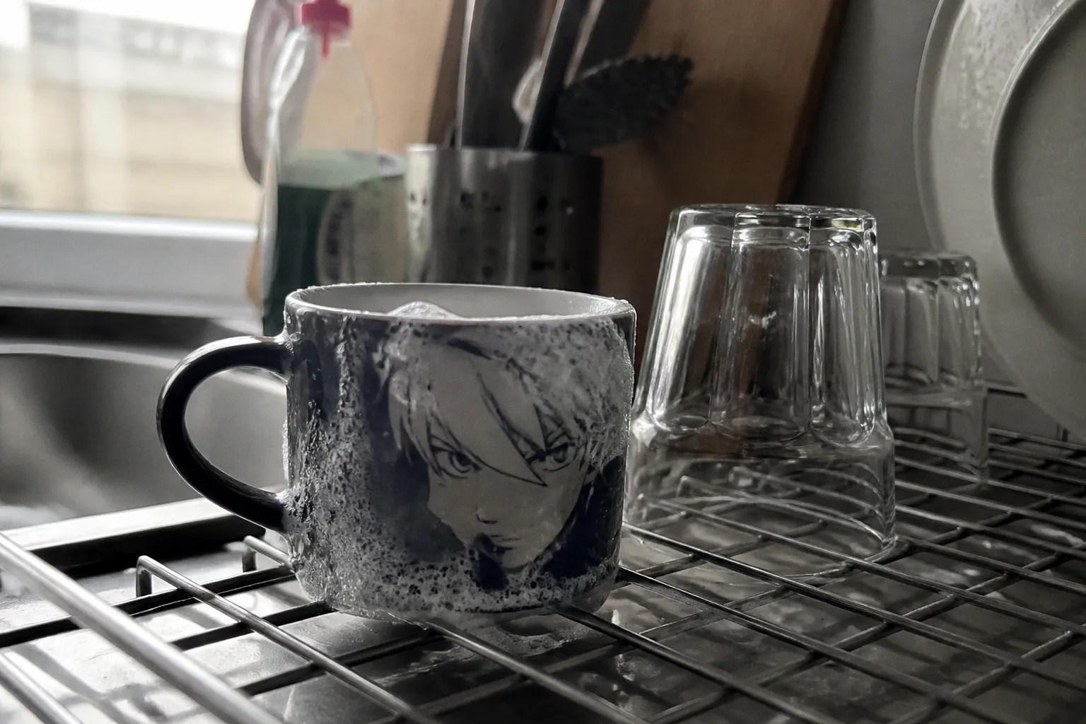 Mug thermoréactif manga : les limites du lavage machine
